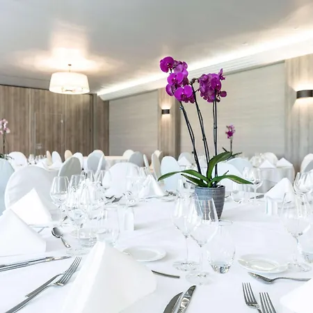 Hotel Mercure Luxembourg Kikuoka Golf & Canach